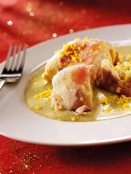 Involtini di pollo su vellutata di asparagi