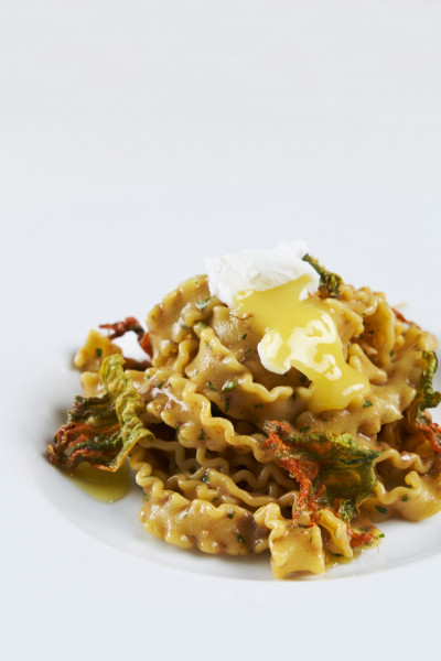 LAGANA RICCIA CON POLPA DI RICCIO  E UOVA QUAGLIA