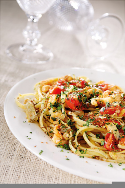 Linguine with artichokes and prawns