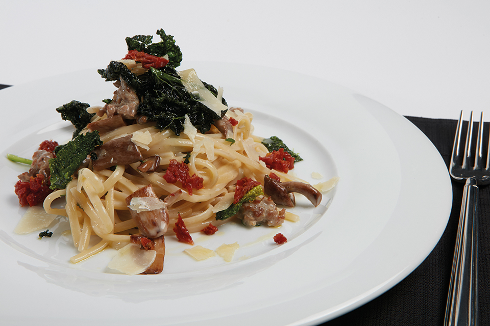 Rustic linguine with sausage, mushrooms and thyme