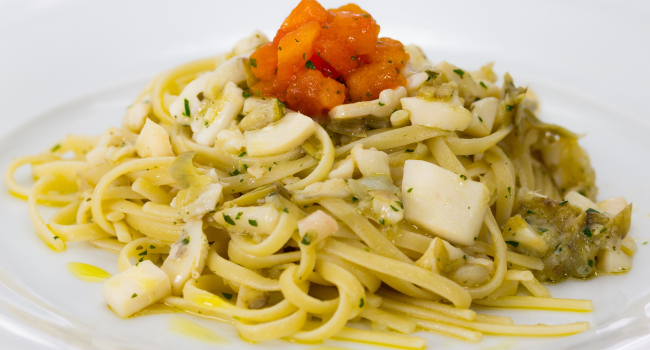 Linguine con Sepia y alcachofas