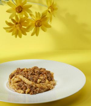 MACCHERONI AL FERRETTO MIT FLEISCHSAUCE VOM SCHWARZEN SCHWEIN AUS KALABRIEN