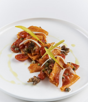 MACCHERONI AL PETTINE CON  SALSA DE TOMATES DATTERINO