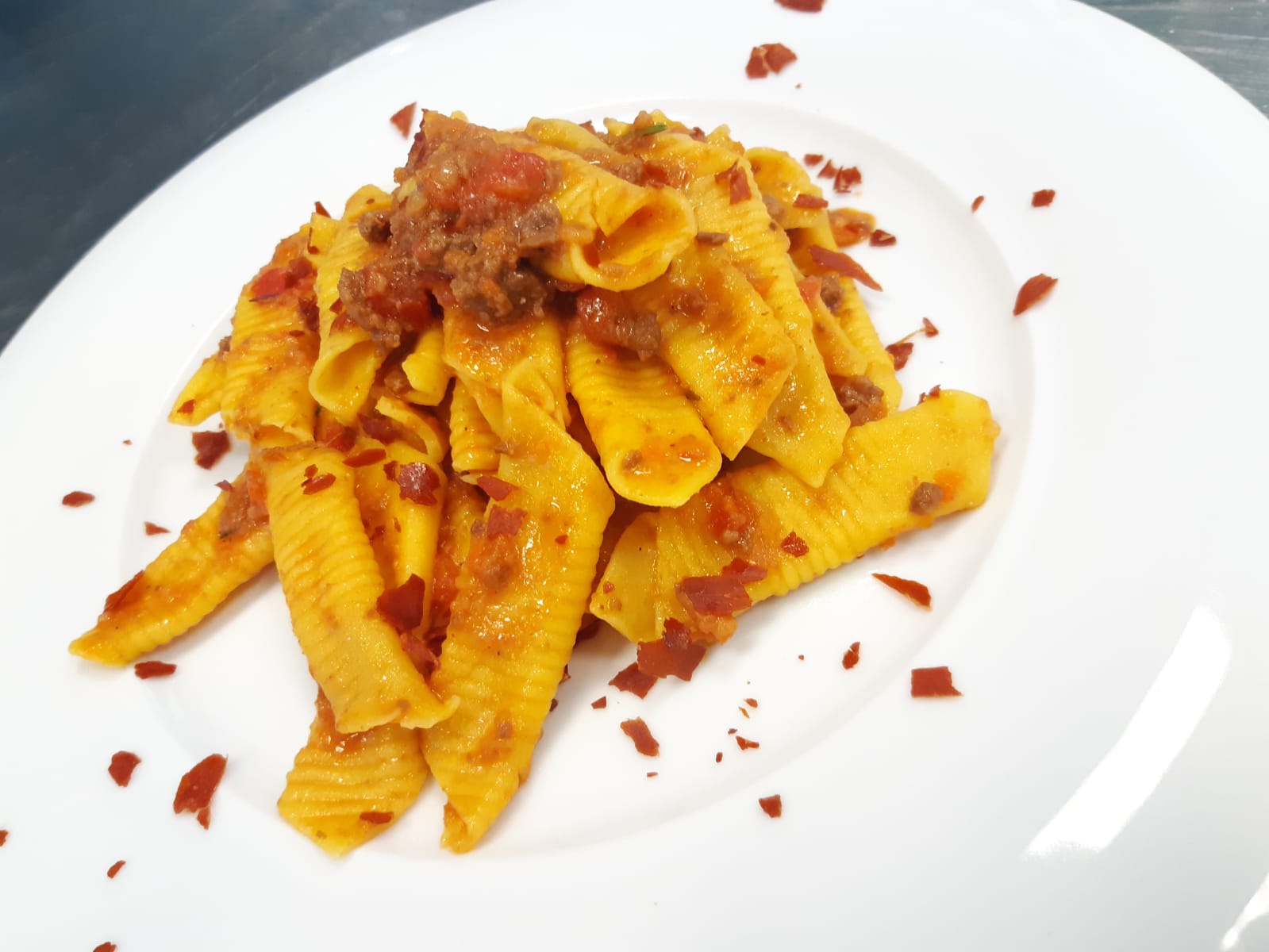 MACCHERONI AL PETTINE CON RAGU' DI CINGHIALE