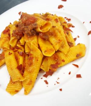 MACCHERONI AL PETTINE CON RAGU' DI CINGHIALE