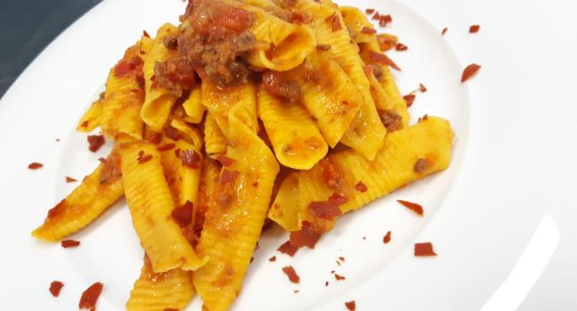 MACCHERONI AL PETTINE CON RAGU' DI CINGHIALE