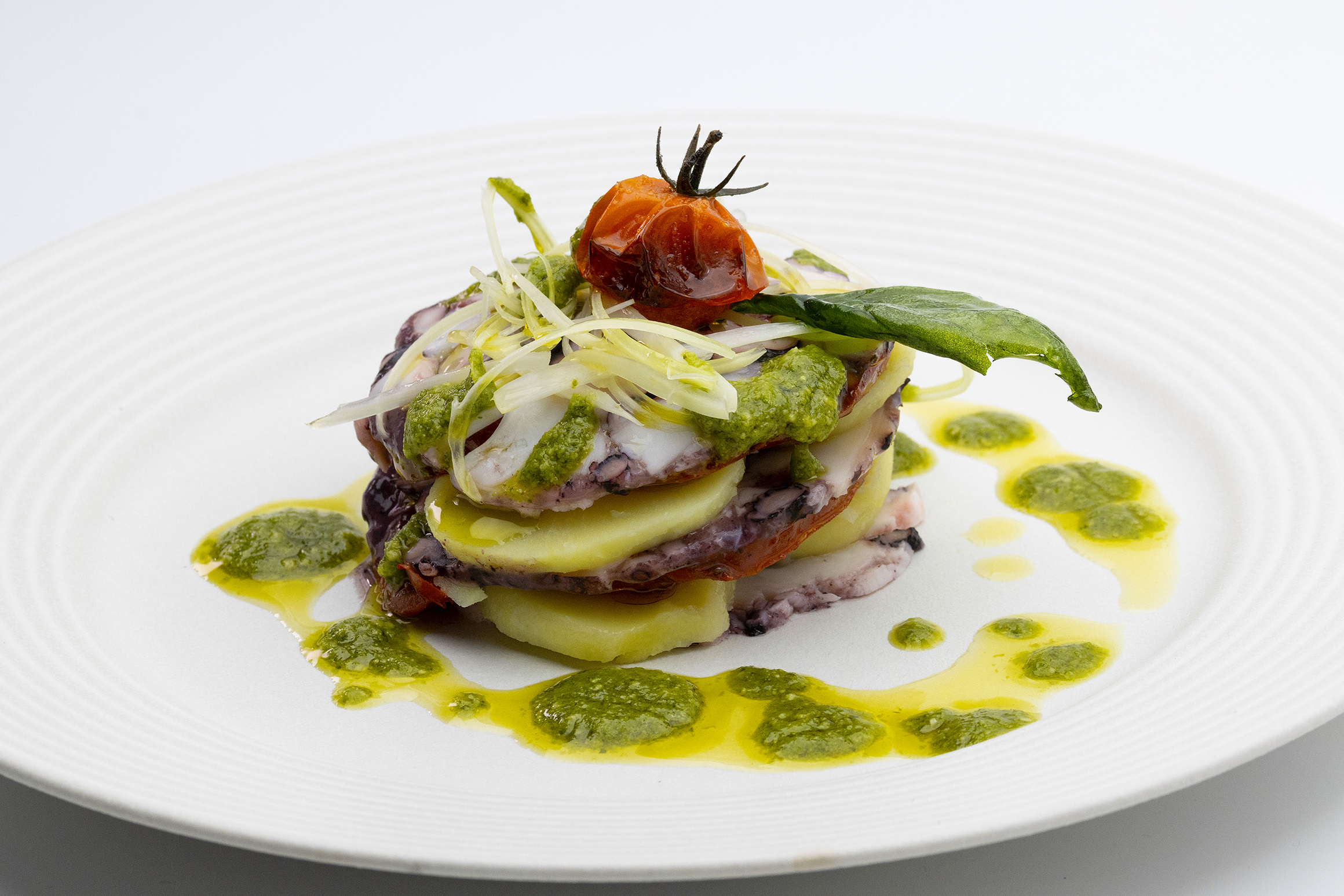 MILLEFOGLIE DI CARPACCIO DI POLPO E TOTANO CON PATATE E PESTO