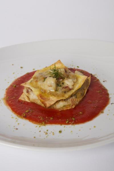 MILLEFOGLIE DI CERNIA SU VELLUTATA DI POMODORO