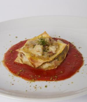 MILLEFOGLIE DI CERNIA SU VELLUTATA DI POMODORO