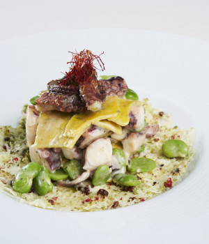 MILLEINFRANTI ALLO ZAFFERANO  CON ÈCACIOEPEPE, FAVE FRESCHE E  POLPO ROSTICCIATO AL PROFUMO DI LIME