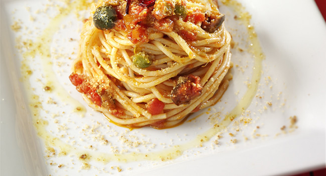 Spaghetti nest with zingara sauce and toasted breadcrumbs