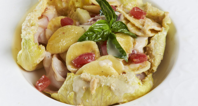 ORECCHIETTE AVEC ESPADON FUMÉ,  PANZANELLA ET SAUCE ÈCACIOEPEPE