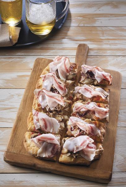 PIZZA PALA MIT PORTOBELLO-CHAMPIGNONS, RADICCHIO UND SPECK VOM PATA NEGRA-SCHWEIN