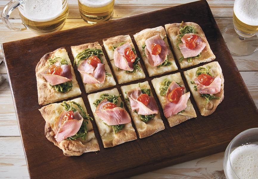 Pizza P.A.L.A. with sea asparagus, tuna and Dorati tomatoes