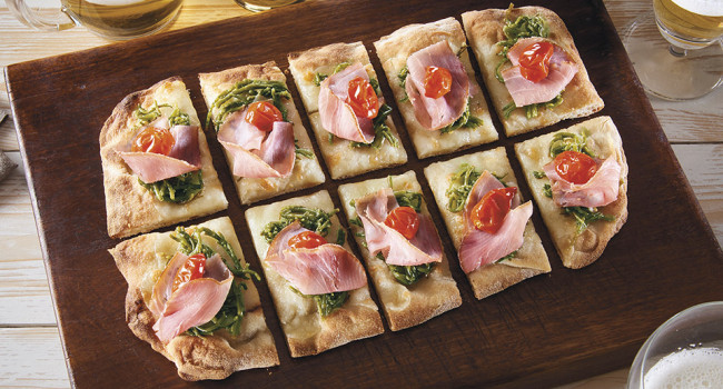 Pizza P.A.L.A. with sea asparagus, tuna and Dorati tomatoes