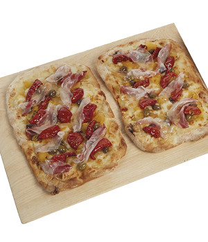 Pizza P.A.L.A. con Soleggiati, aceitunas y Tocino curado.