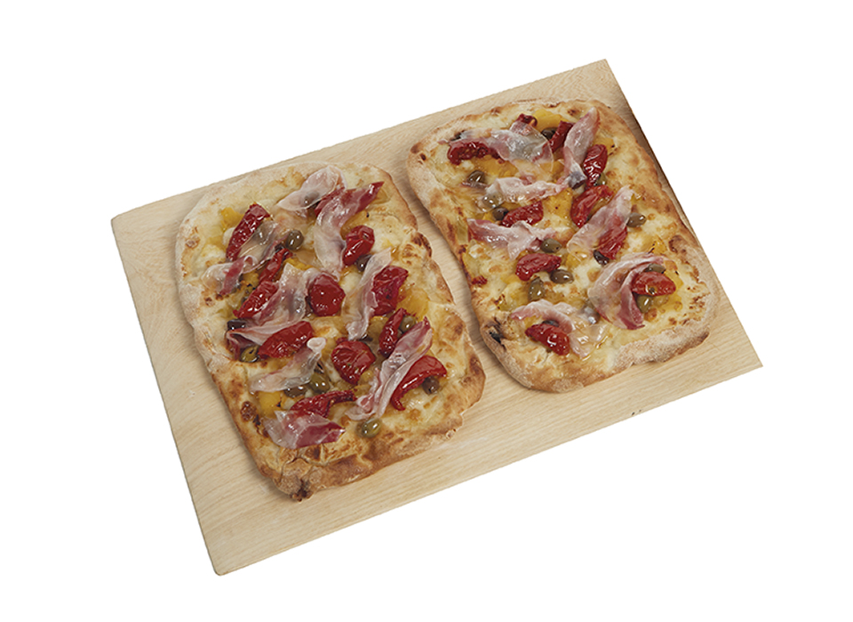 Pizza P.A.L.A. con Soleggiati, aceitunas y Tocino curado.