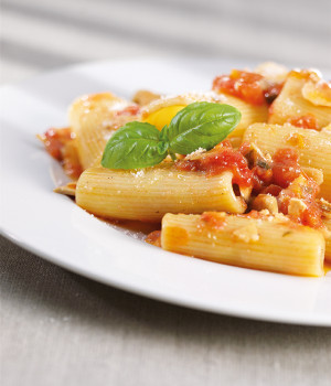 Paccheri pasta with crudaiola sauce