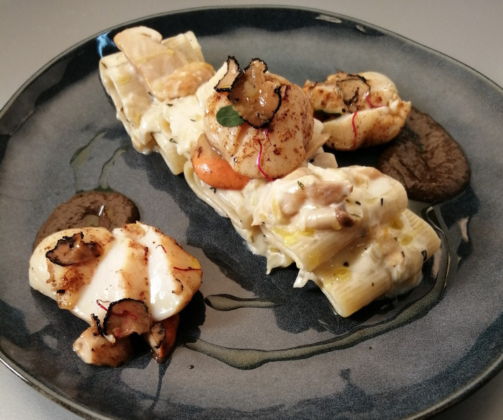 Paccheri pasta with leek sauce, scallops and truffle