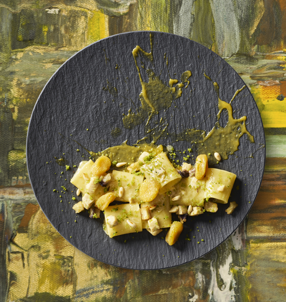 PACCHERI CON PESCE SPADA, MINI YELLOW, MELANZANE FRITTE E PINOLI TOSTATI