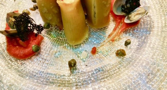 Paccheri gefüllt mit Kabeljau, Kapern und coulis di Pomodorina