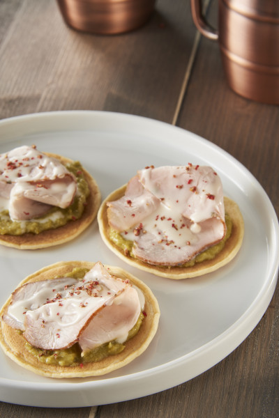 PANCAKE CON ASPARAGI, ARROSTO DI MAIALE E CREMA DI FORMAGGI
