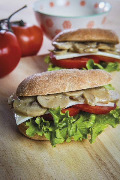PANINO POMODORO, FORMAGGIO E FUNGHI