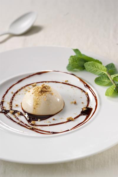 Panna cotta al tè nero in salsa mou