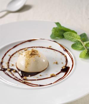 Panna cotta al tè nero in salsa mou