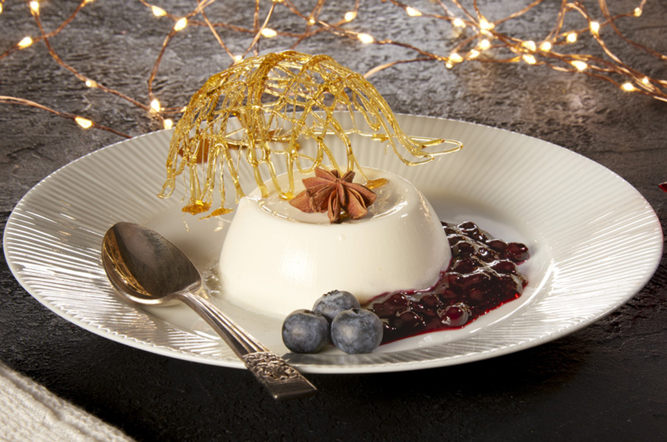 PANNA COTTA ALL'ANICE STELLATO E MIRTILLI