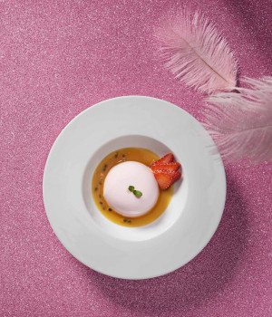 PANNA COTTA ALLE FRAGOLE IN COULIS DI PASSION FRUIT