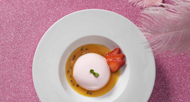 PANNA COTTA ALLE FRAGOLE IN COULIS DI PASSION FRUIT