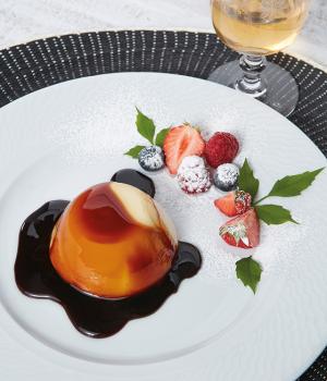 PANNA COTTA WITH CARAMEL, STRAWBERRIES AND WILD BERRIES