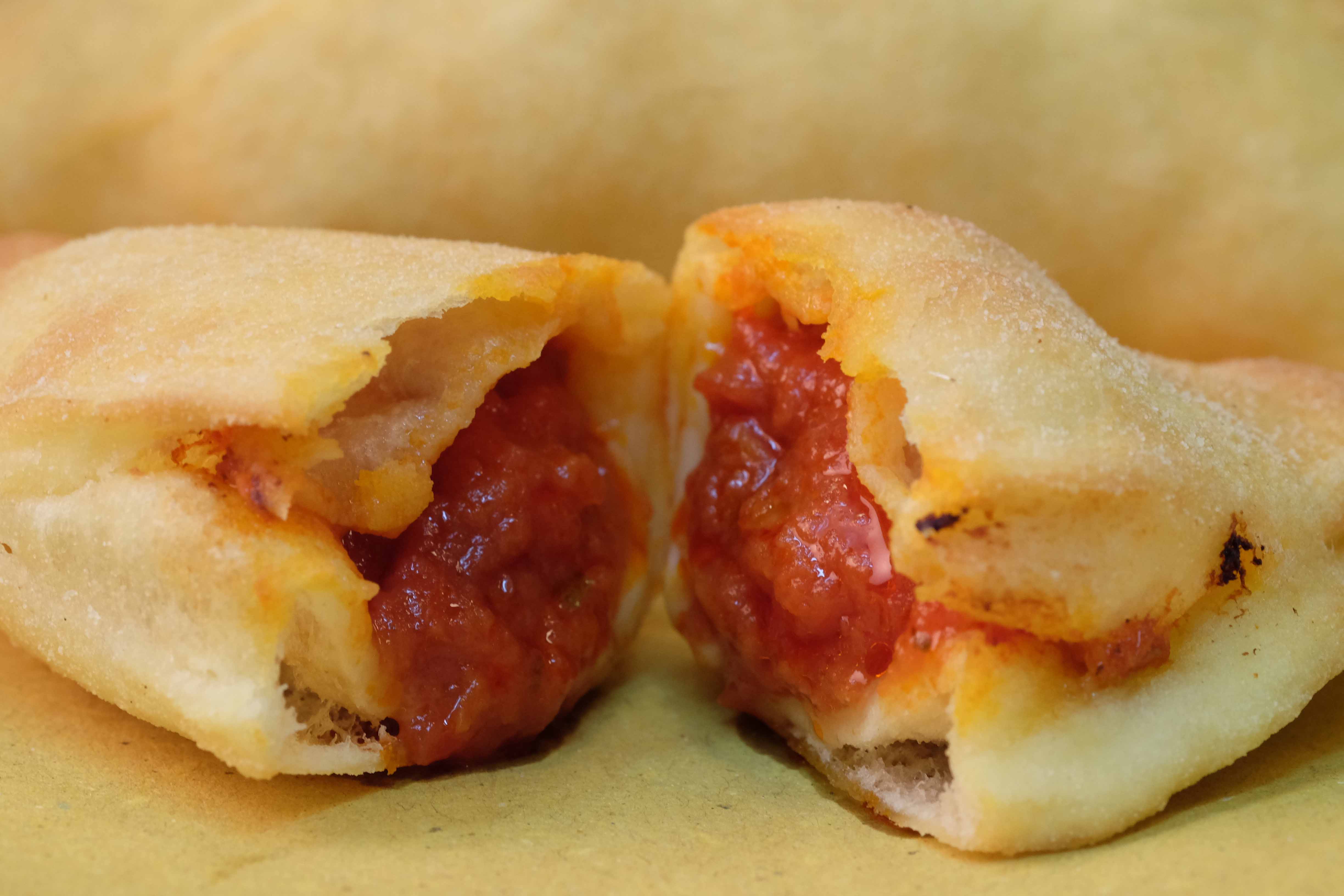 PANZEROTTO RIPIENO MOZZARELLA E POMODORINA