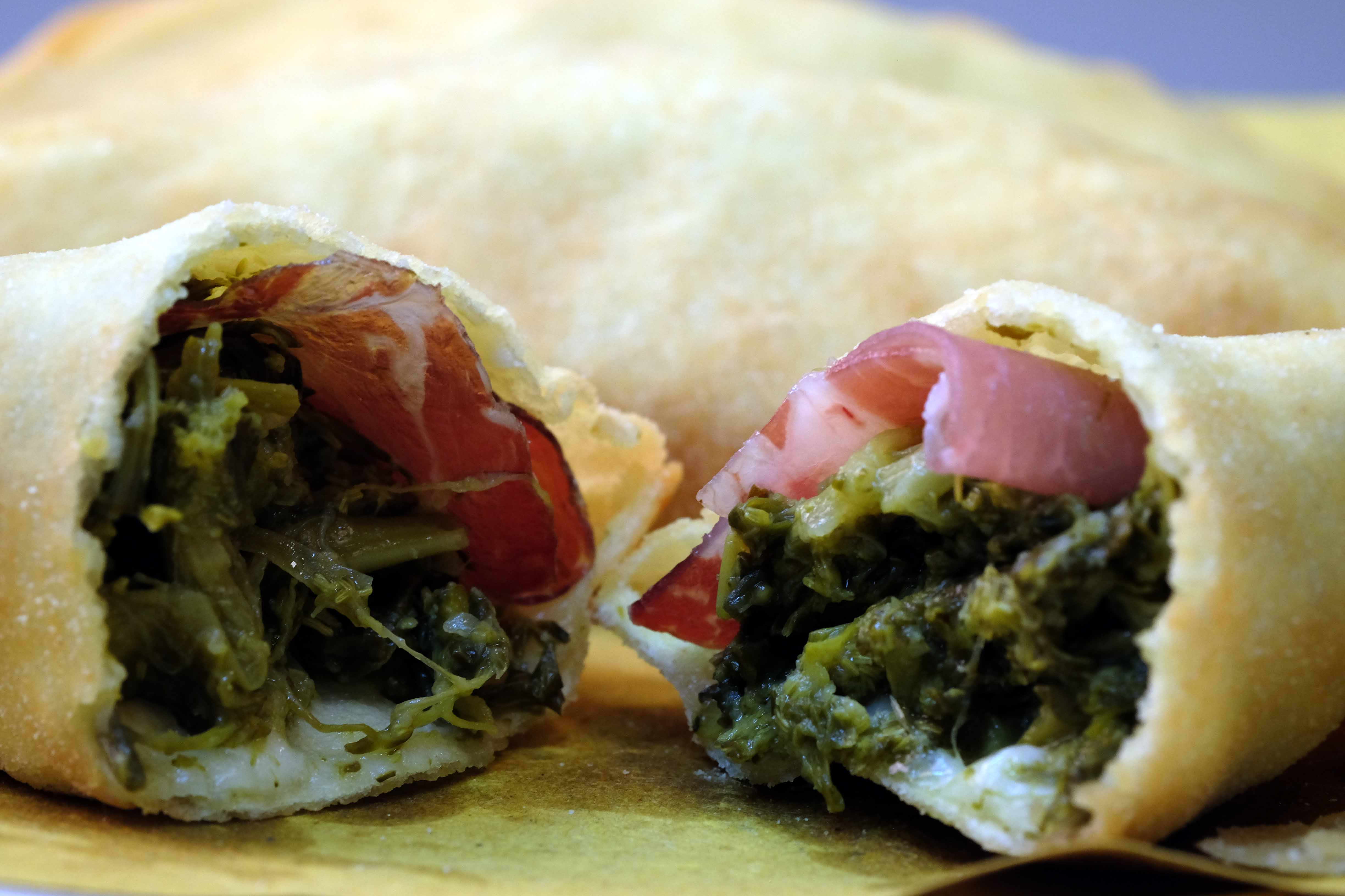 PANZEROTTO RIPIENO MOZZARELLA, FRIARIELLI E CAPOCOLLO DI MARTINA FRANCA