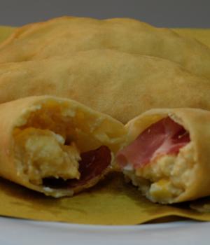 PANZEROTTO RIPIENO MOZZARELLA, RICOTTA, CREMA DI ZUCCA E CAPOCOLLO DI MARTINA FRANCA