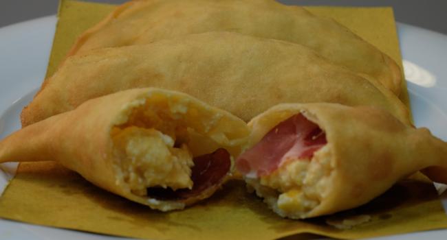 PANZEROTTO RIPIENO MOZZARELLA, RICOTTA, CREMA DI ZUCCA E CAPOCOLLO DI MARTINA FRANCA