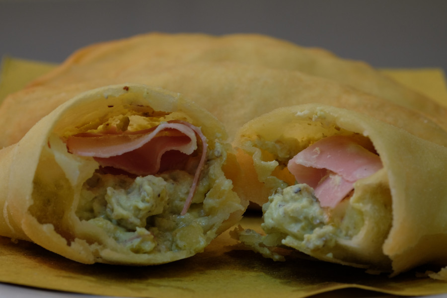 PANZEROTTO RIPIENO MOZZARELLA, RICOTTA, MORTADELLA E PESTO AI PISTACCHI