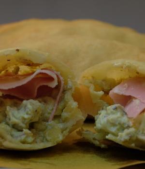 PANZEROTTO RIPIENO MOZZARELLA, RICOTTA, MORTADELLA E PESTO AI PISTACCHI