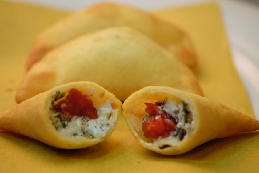 PANZEROTTO RIPIENO MOZZARELLA, RICOTTA, SALICORNIA E POMODORINO MINI RED