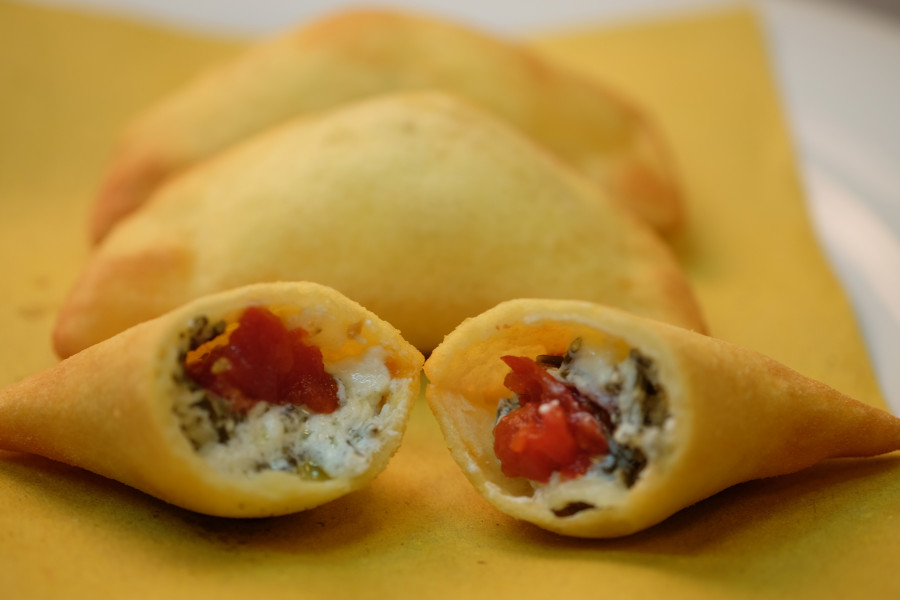 PANZEROTTO RIPIENO MOZZARELLA, RICOTTA, SALICORNIA E POMODORINO MINI RED