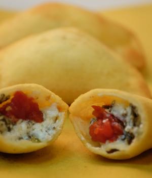 PANZEROTTO RIPIENO MOZZARELLA, RICOTTA, SALICORNIA E POMODORINO MINI RED