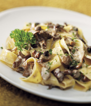 Pappardelle pasta with mushrooms and walnuts