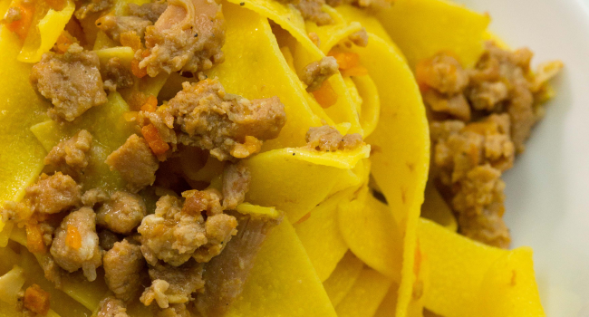 PAPPARDELLE MIT HELLEM RAGù