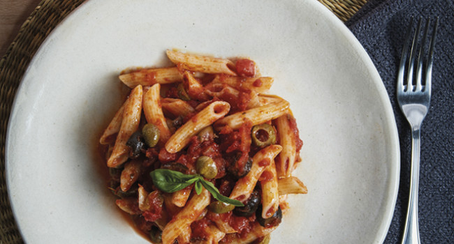 Penne pasta with zingara sauce