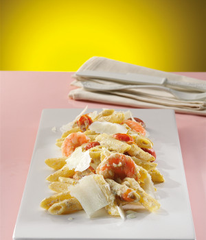 Pennette estive con pesto ai pistacchi, ricotta e gamberetti