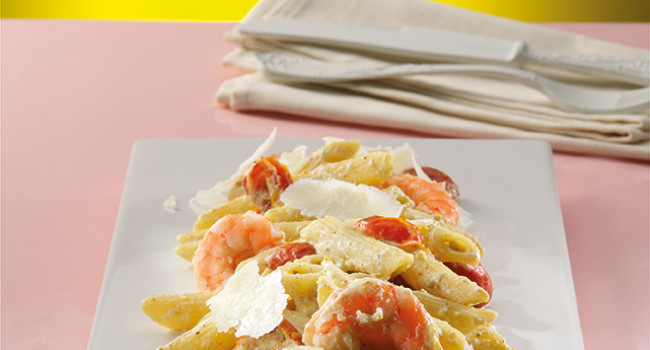 Pennette estive con pesto ai pistacchi, ricotta e gamberetti