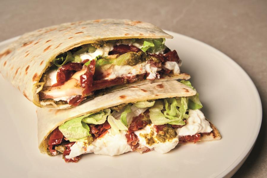 Piadina con crema di friarielli e pomodori secchi