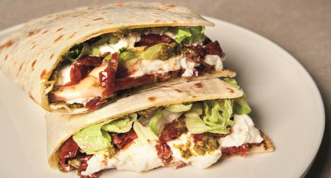 Piadina con crema di friarielli e pomodori secchi