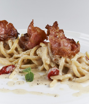 PICI PASTA WITH ÈCACIOEPEPE SAUCE,  DORATI TOMATOES AND GUANCIALE